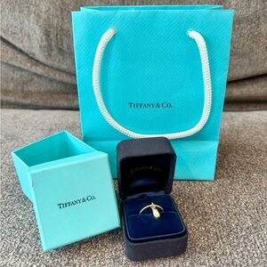 Tiffany & Co Gold AU 750 Teardrop Ring 6.5